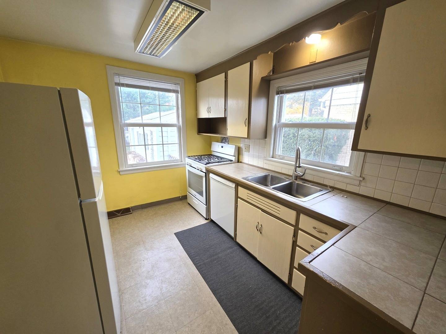 Arlington Heights, IL 60005,436 S Arlington Heights RD