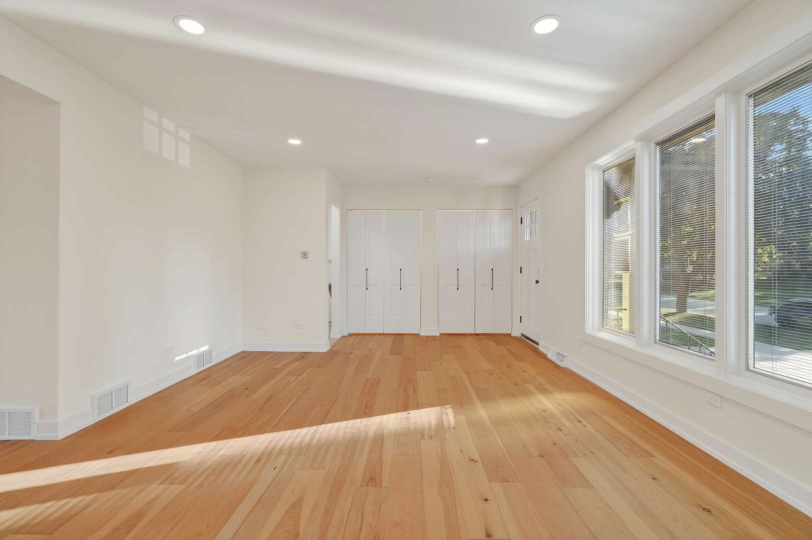 Arlington Heights, IL 60004,1237 N Ridge AVE