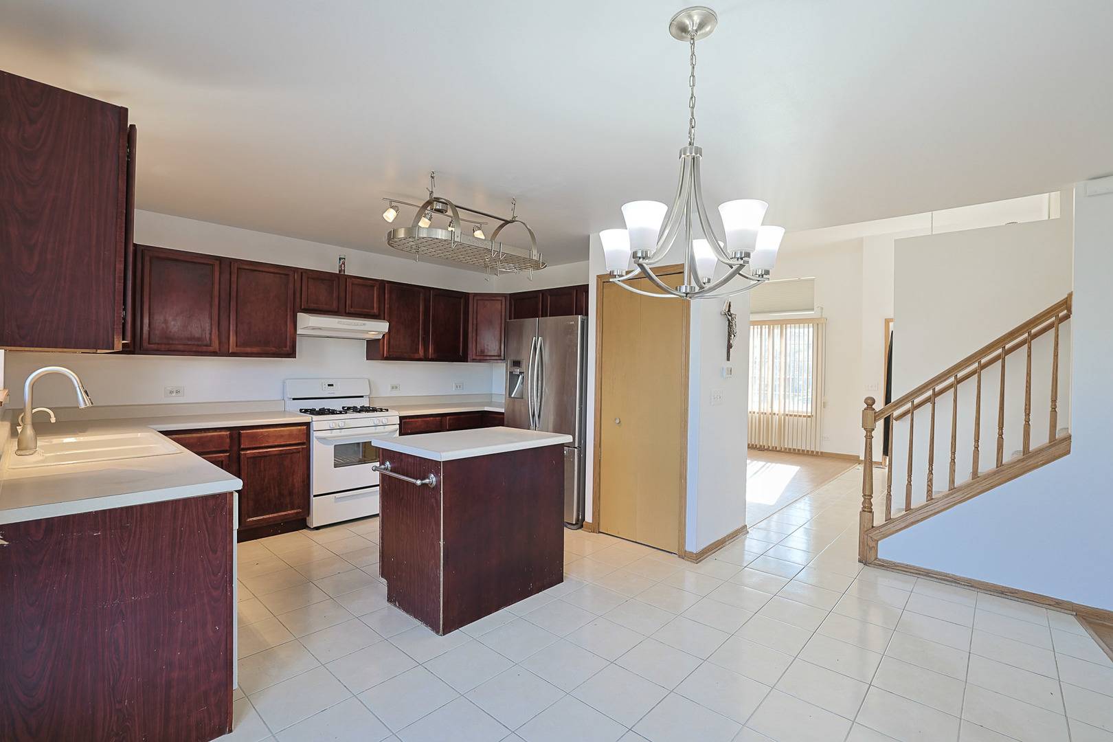 Waukegan, IL 60085,2726 W Hidden Glen DR