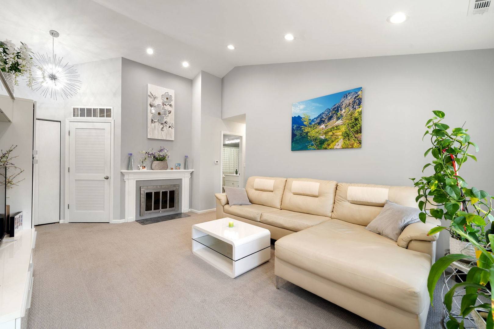 Bartlett, IL 60103,748 Sterling CT #A2