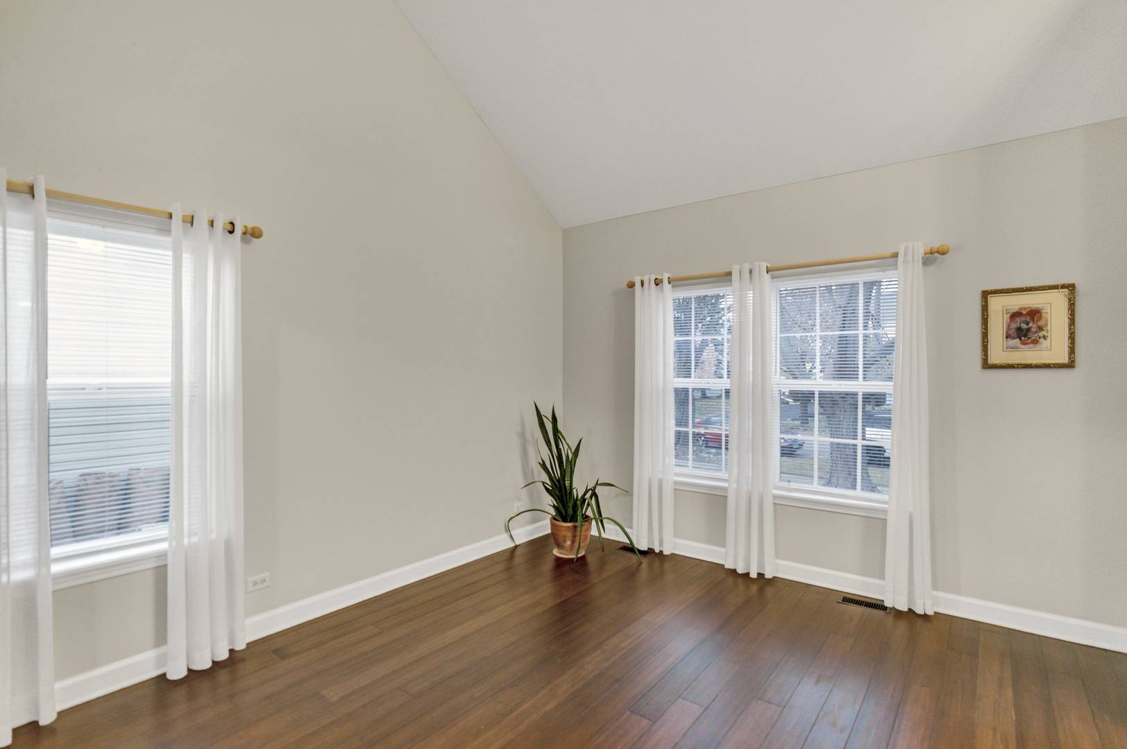 Carpentersville, IL 60110,944 Cortney DR