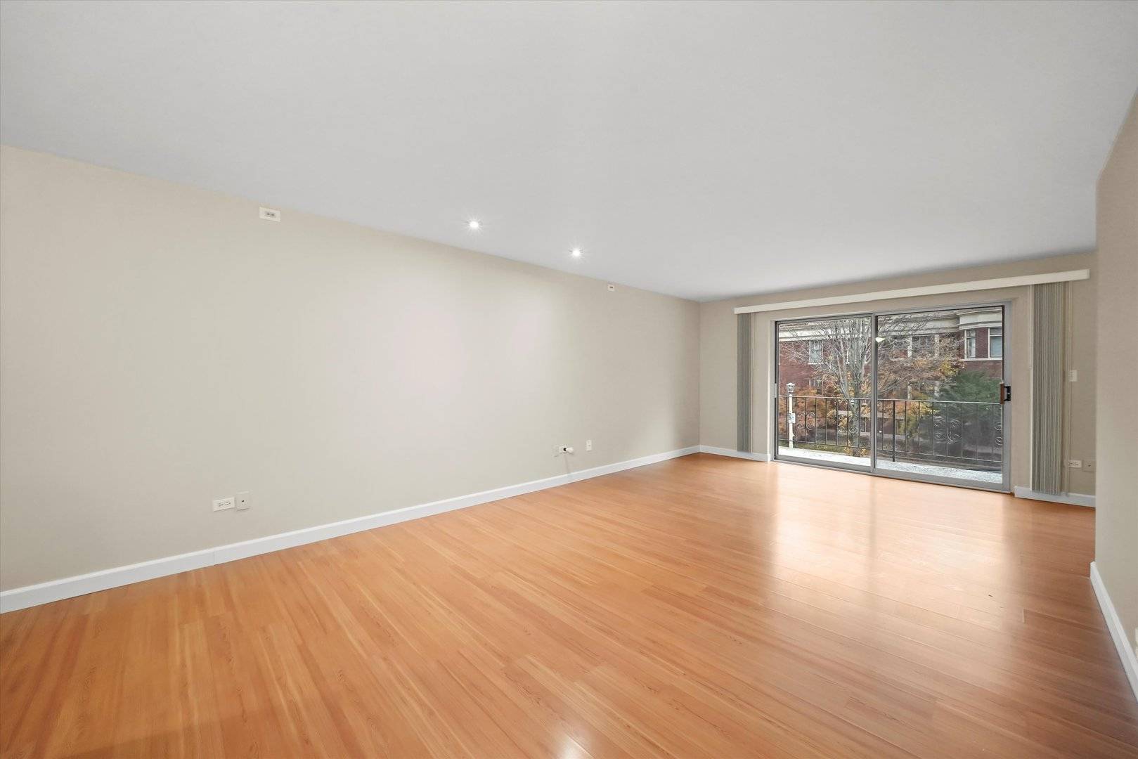 Oak Park, IL 60302,401 S Grove AVE #1A