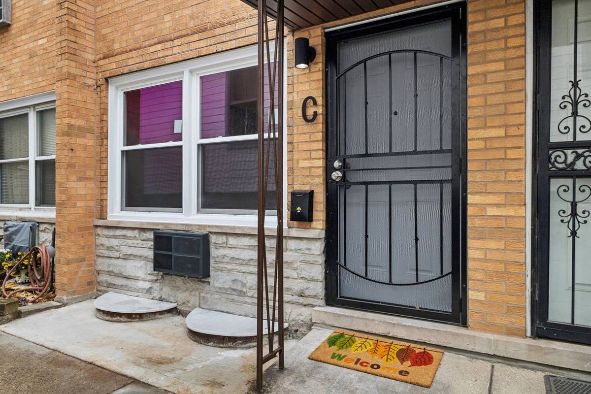 Chicago, IL 60649,6950 S Cregier AVE #C