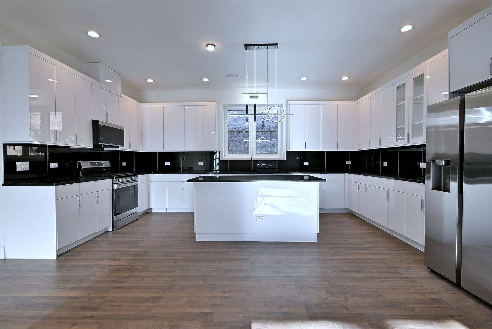 Algonquin, IL 60102,615 Harper DR