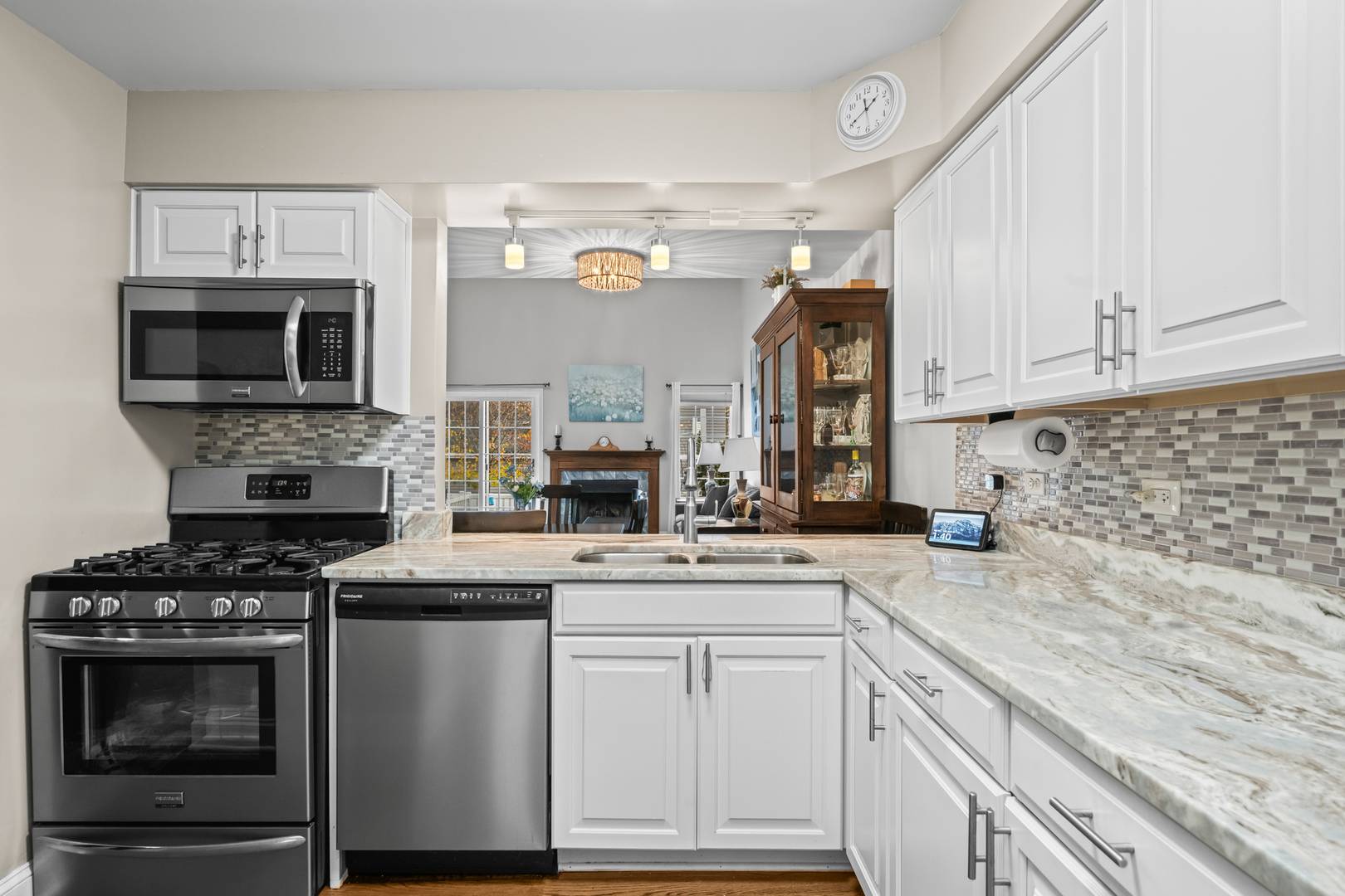 Bartlett, IL 60103,1003 Bentley LN