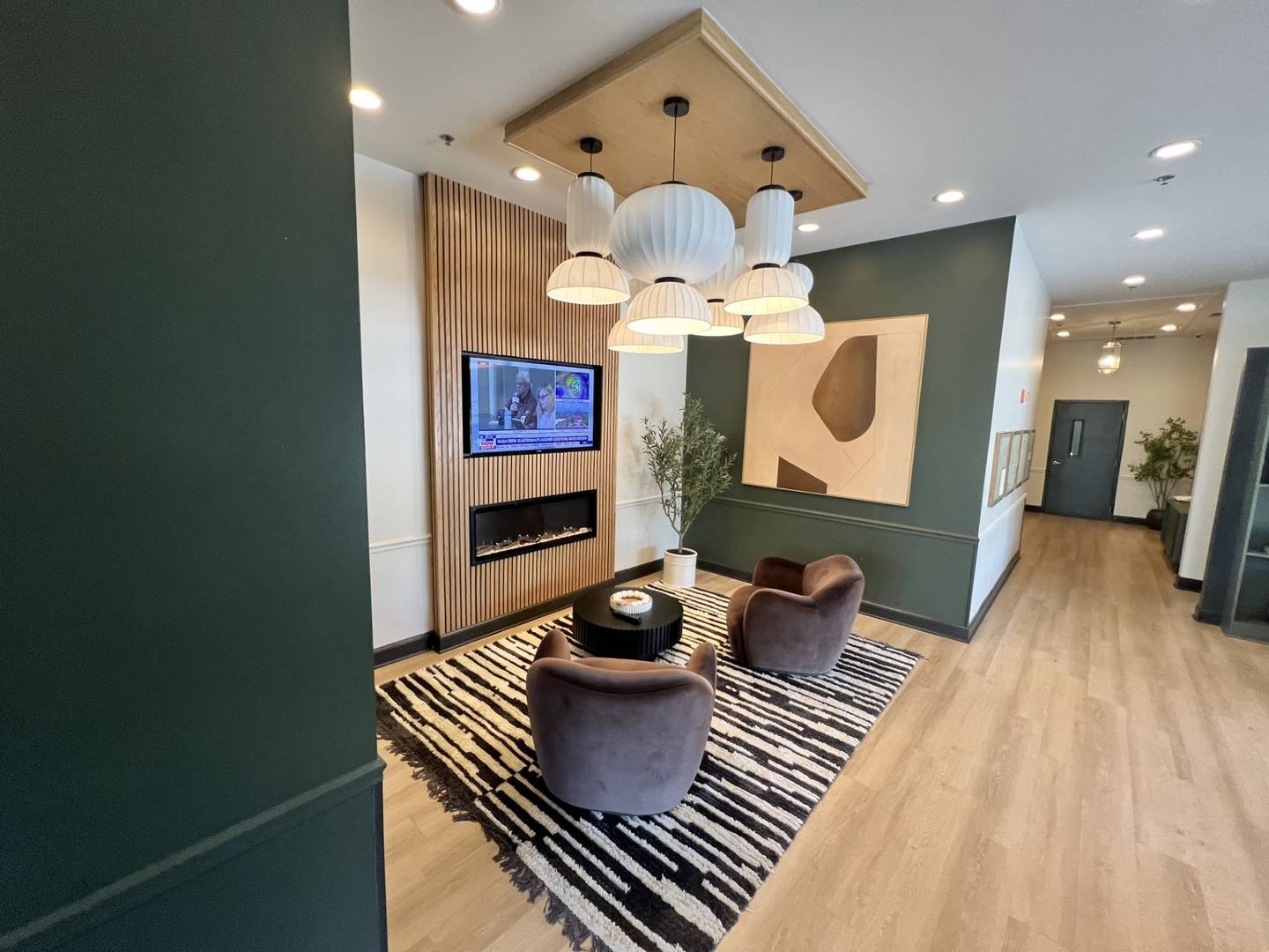 Deerfield, IL 60015,625 Deerfield RD #209