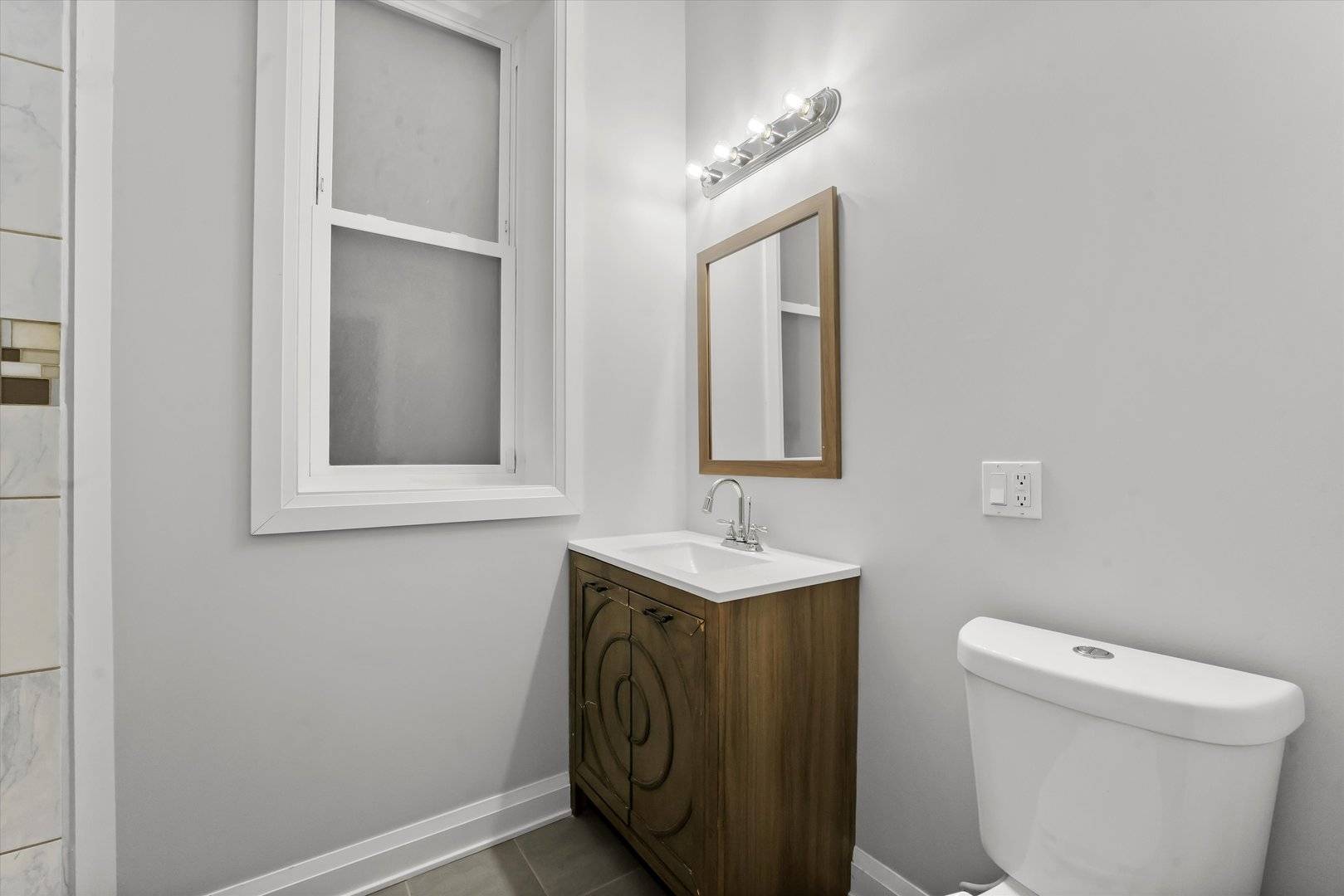 Chicago, IL 60624,4510 W Adams ST