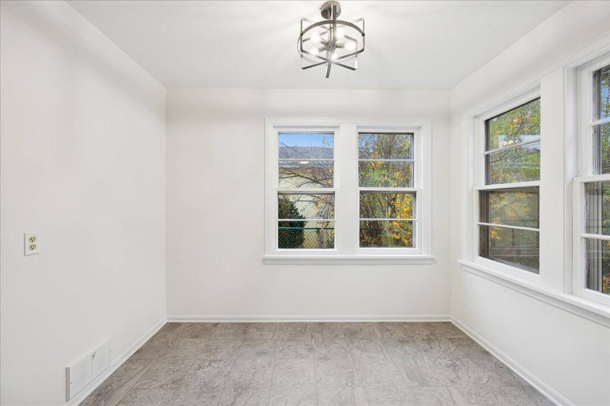 Elgin, IL 60123,51 N Mclean BLVD