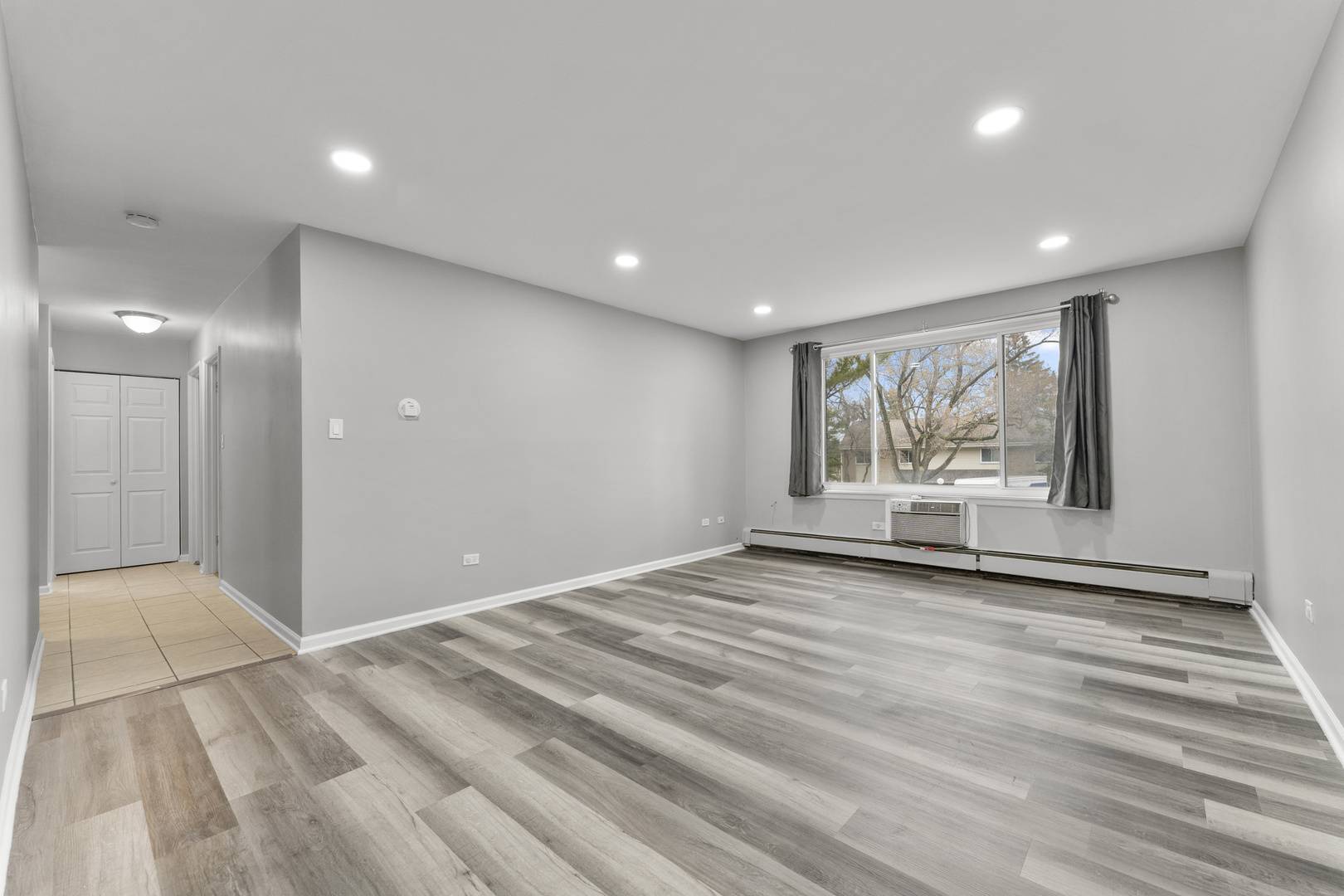 Hoffman Estates, IL 60169,1500 Robin CIR #203