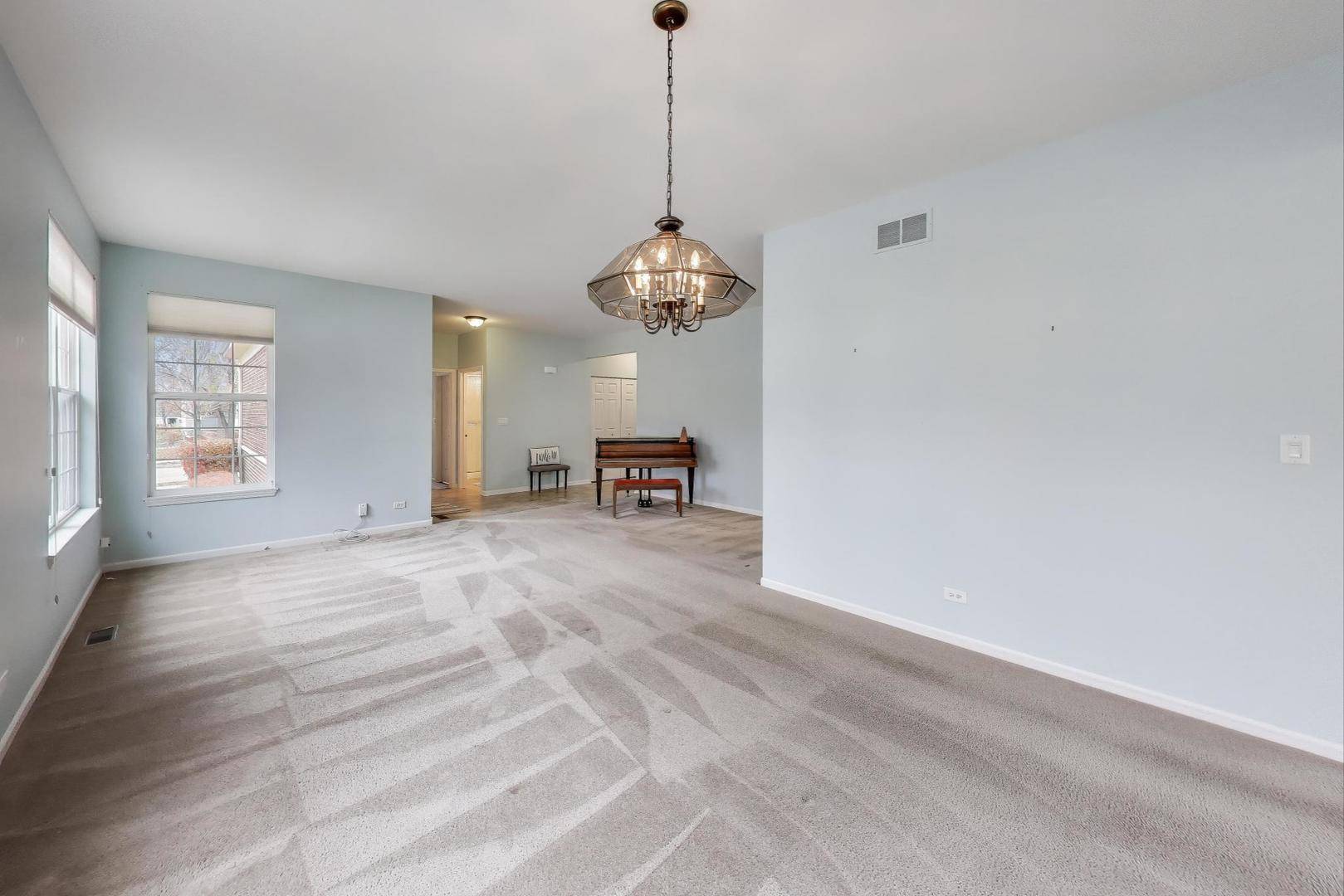 Aurora, IL 60502,1129 Drury LN