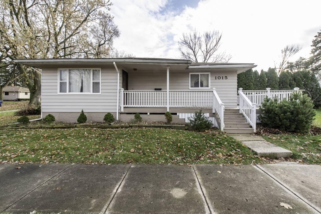 Waukegan, IL 60087,1015 Merton AVE