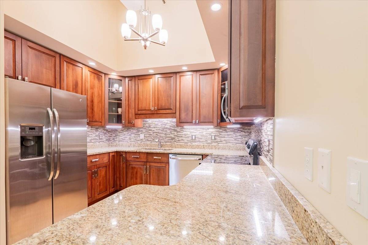 Bloomington, IL 61701,212 N Center ST #104