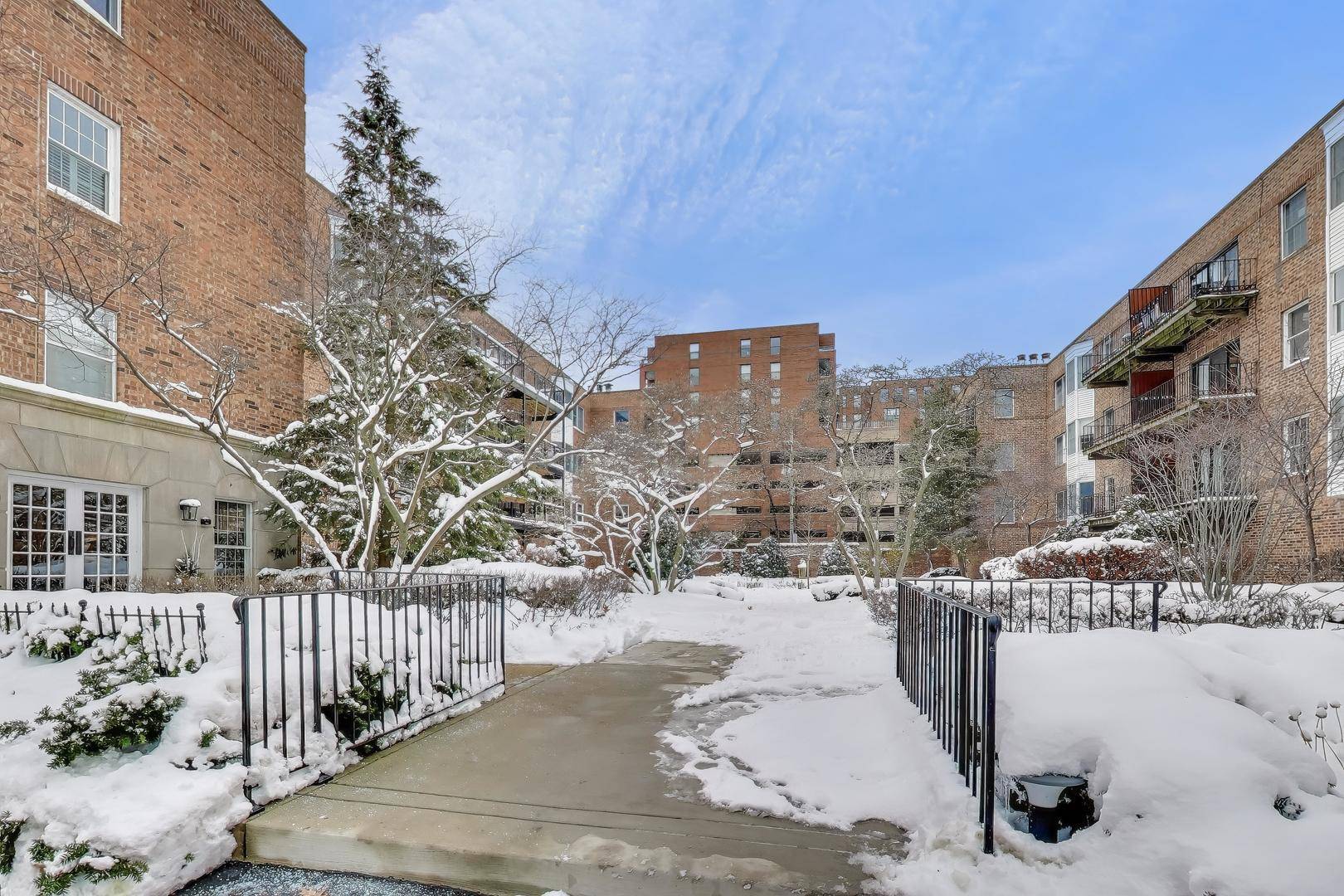 Evanston, IL 60201,1730 Hinman AVE #3A