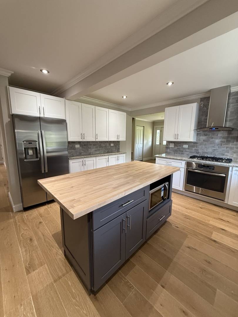 Willowbrook, IL 60527,8144 Sunset RD