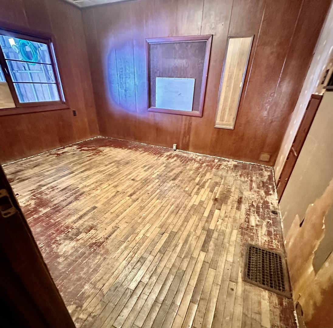 Bloomington, IL 61701,910 N Madison ST