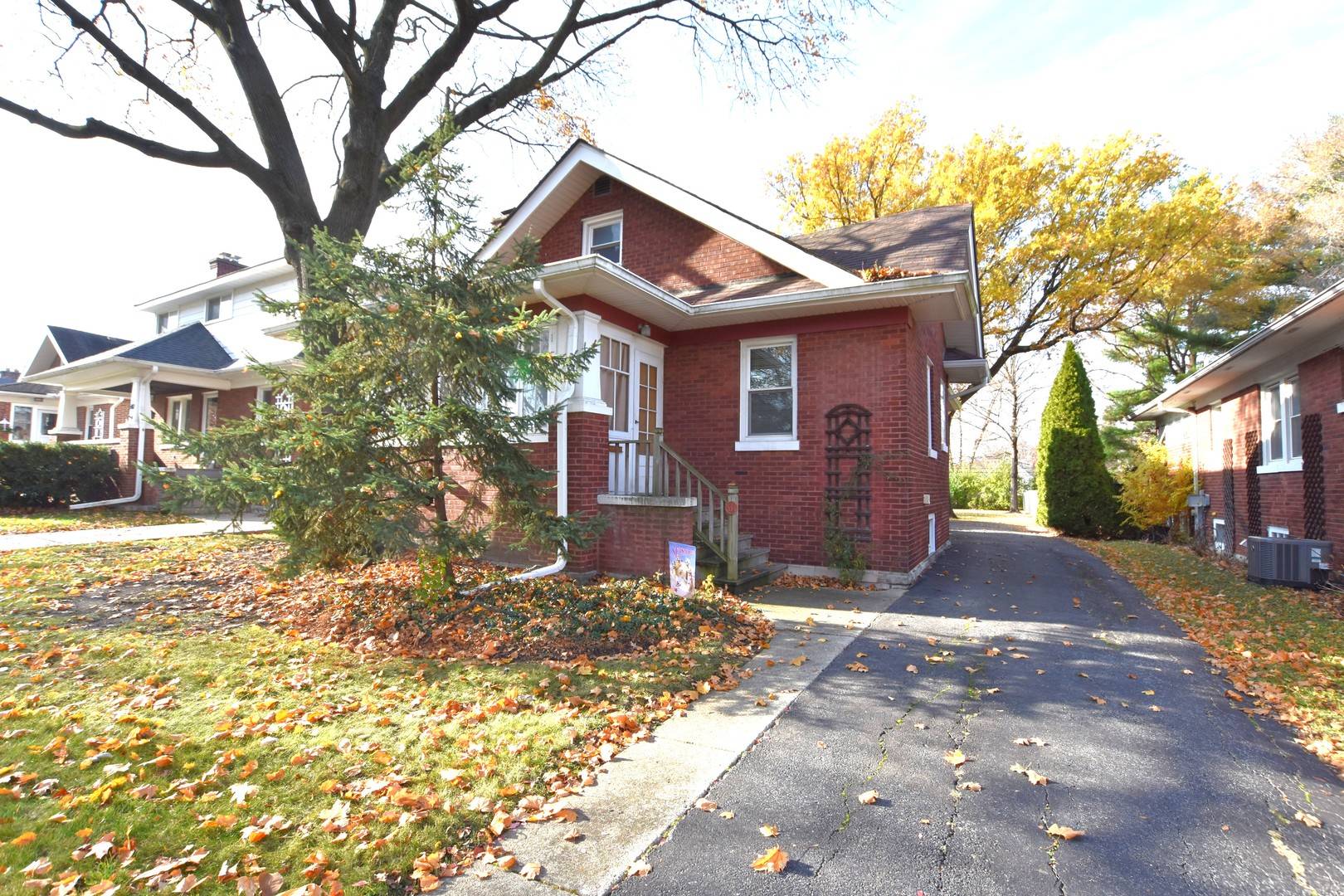 Villa Park, IL 60181,534 S Oakland AVE