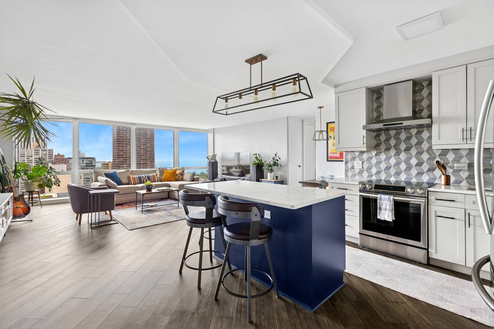 Chicago, IL 60657,330 W Diversey Pkwy #2108