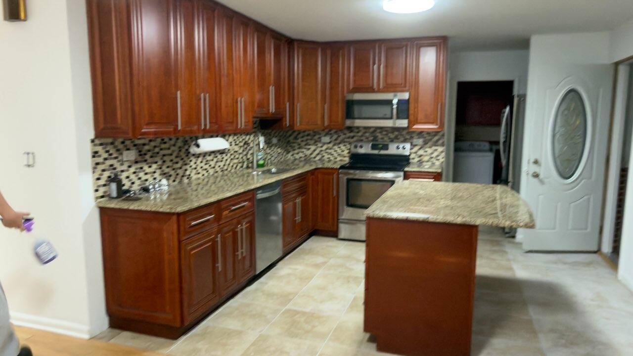 Elk Grove Village, IL 60007,7 WILDWOOD RD