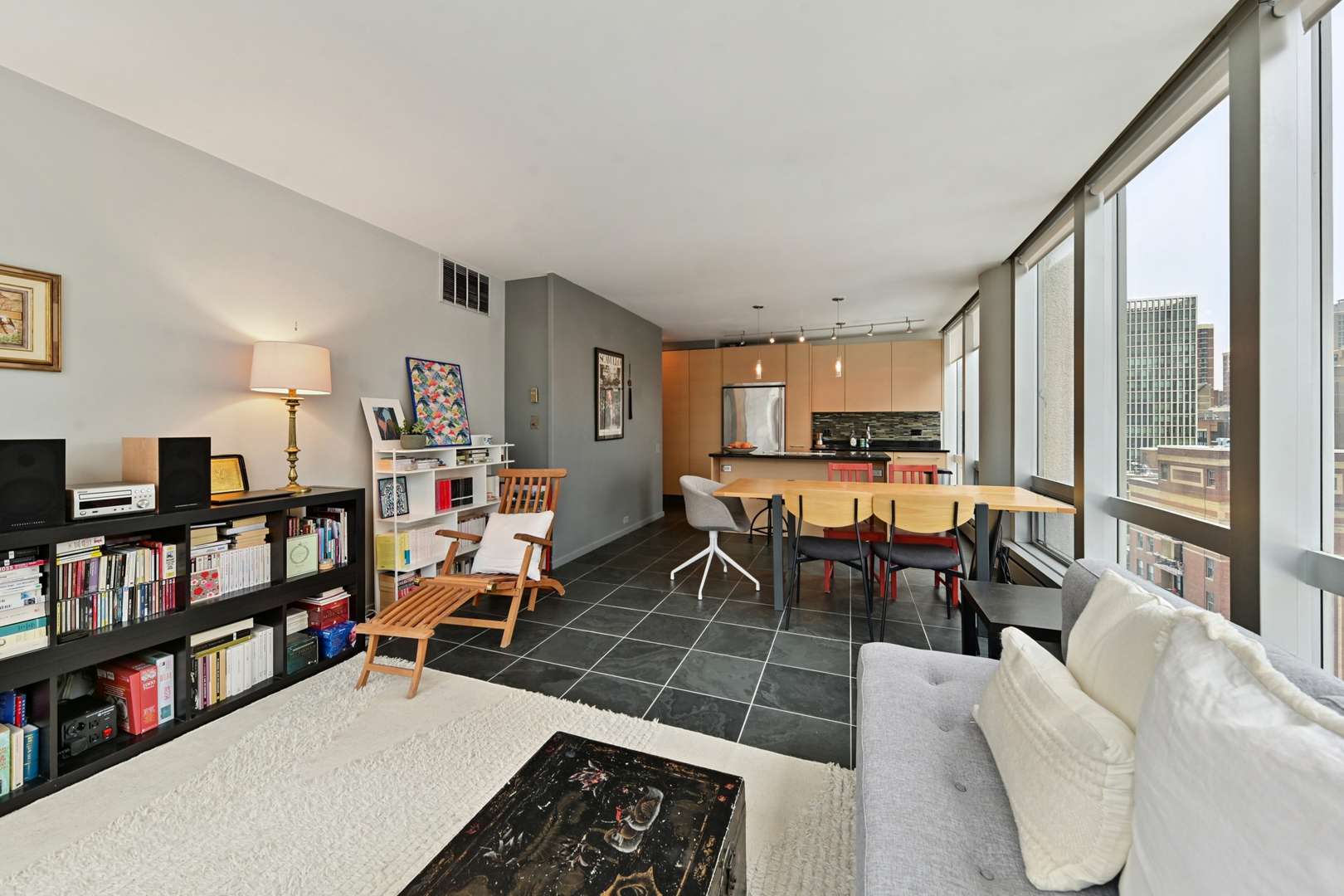 Chicago, IL 60610,1300 N ASTOR ST #14C