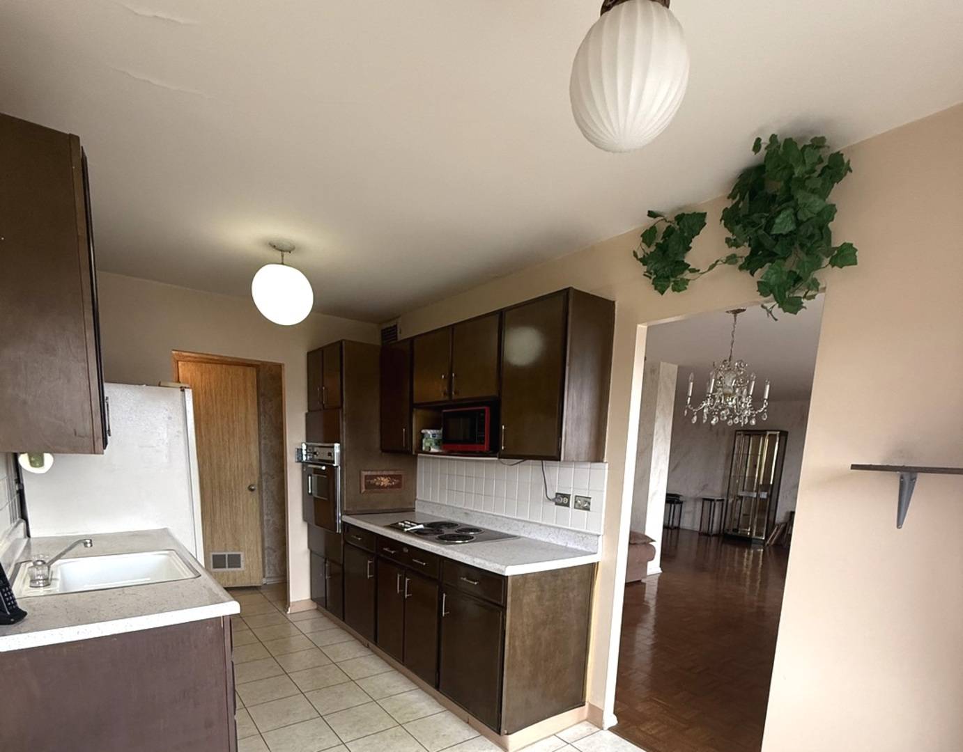 Chicago, IL 60645,6833 N KEDZIE AVE #1006