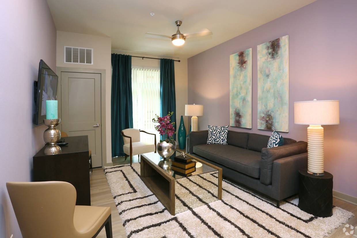 Schaumburg, IL 60173,680 E Algonquin RD #1203