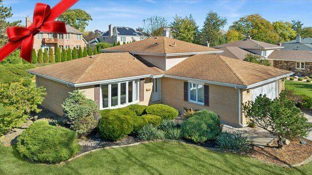 Darien, IL 60561,1614 Holly AVE