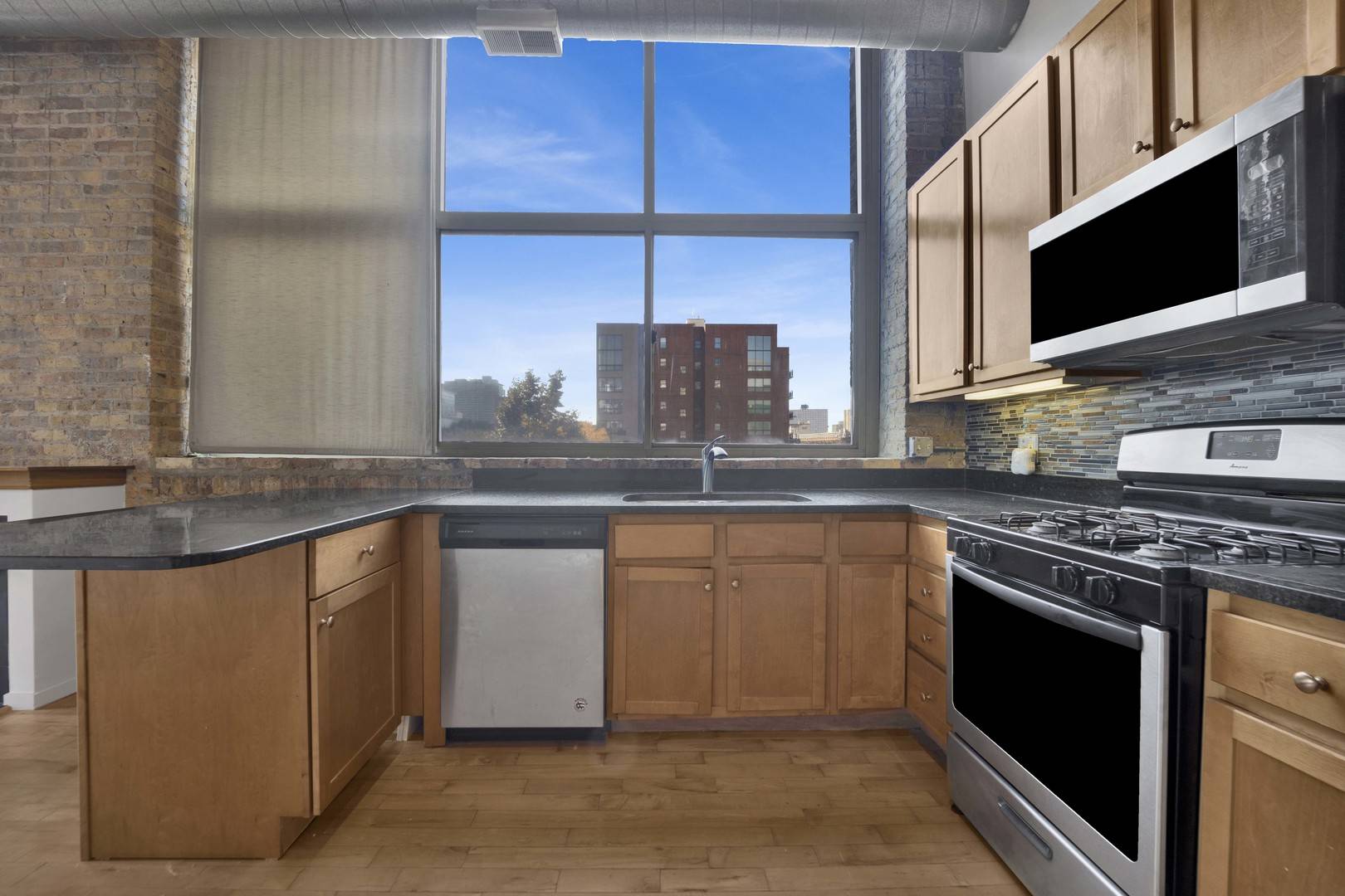 Chicago, IL 60605,1528 S Wabash AVE #208