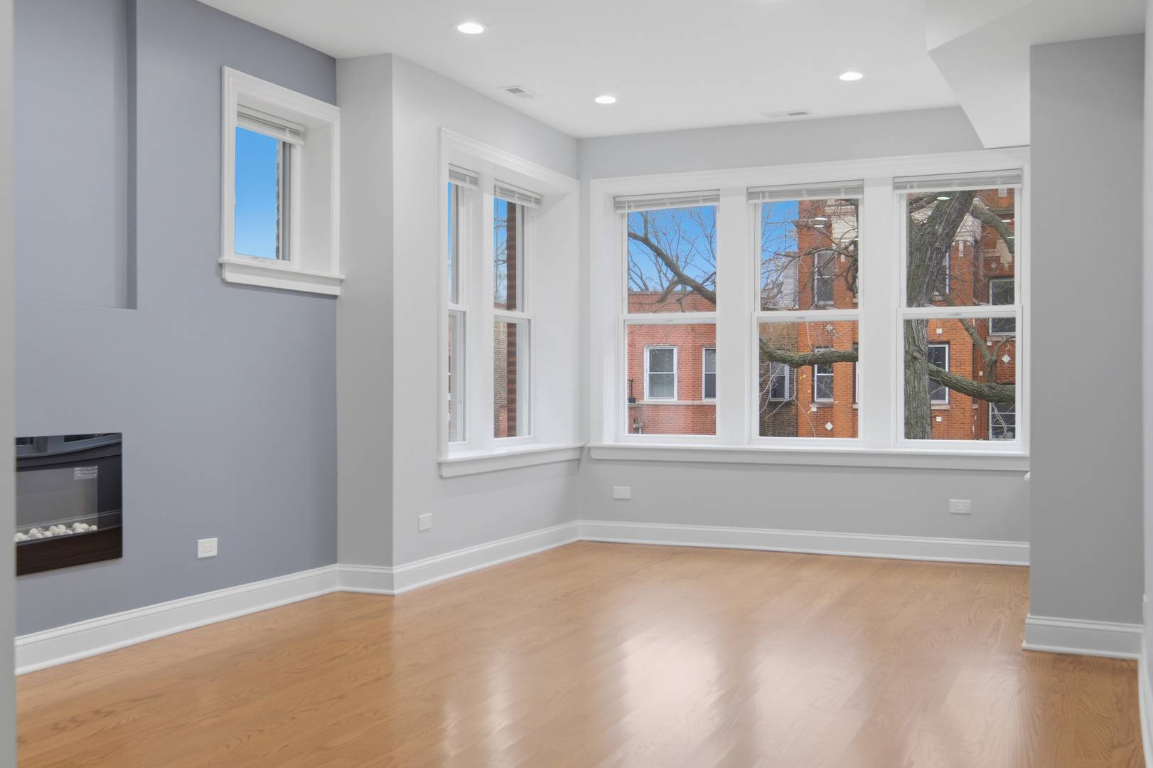 Chicago, IL 60625,4524 N Central Park AVE #2