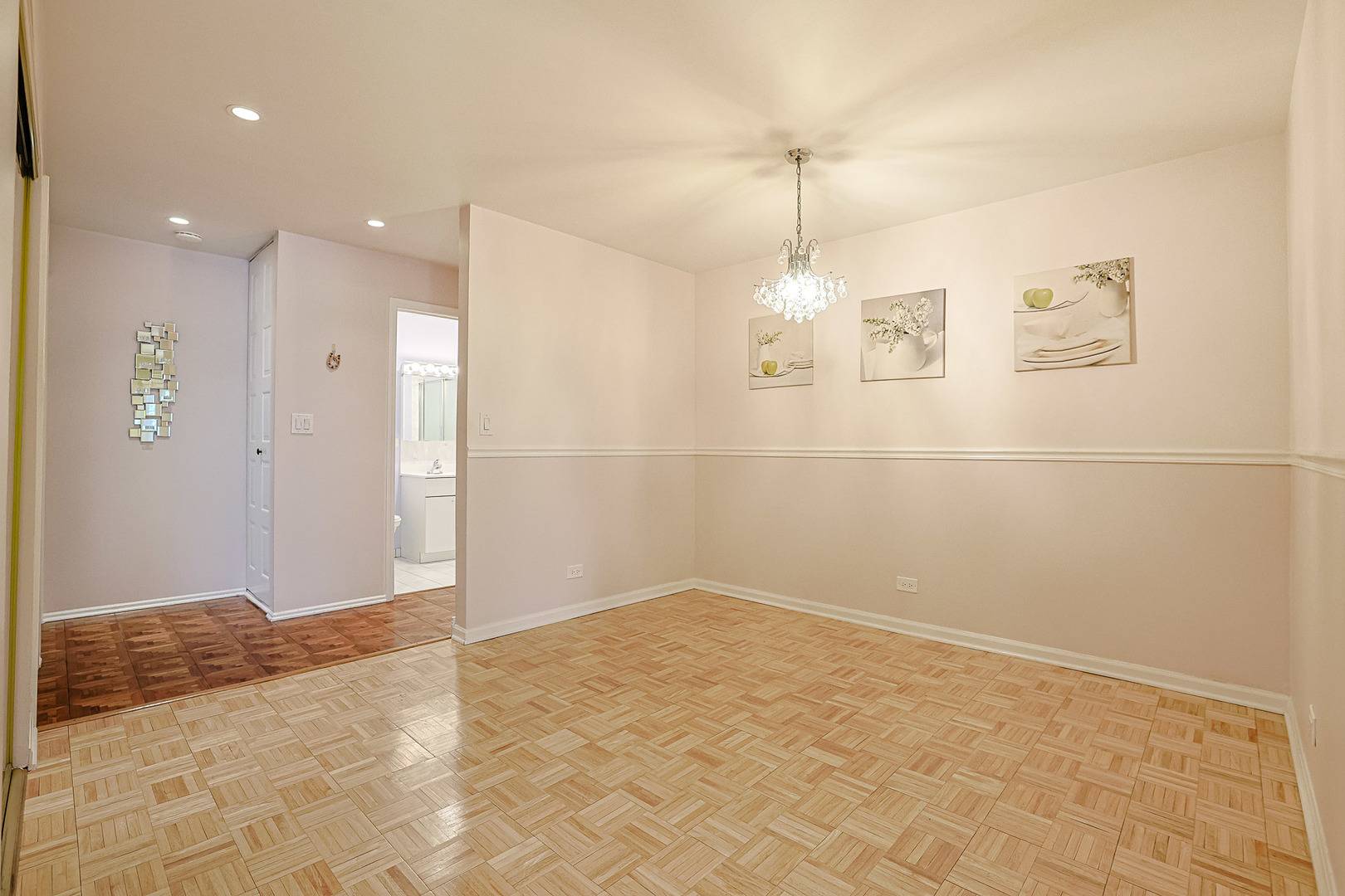 Wheeling, IL 60090,1430 Sandstone DR #202