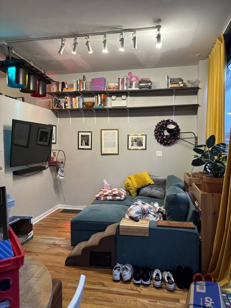 Chicago, IL 60625,Address not disclosed