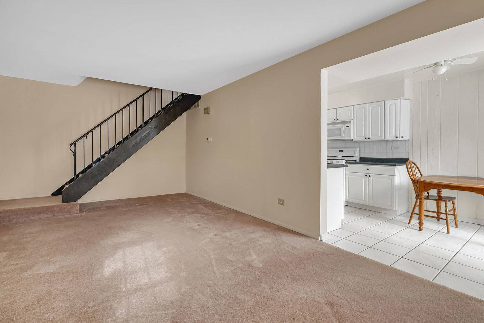 Wheeling, IL 60090,1242 Nova CT