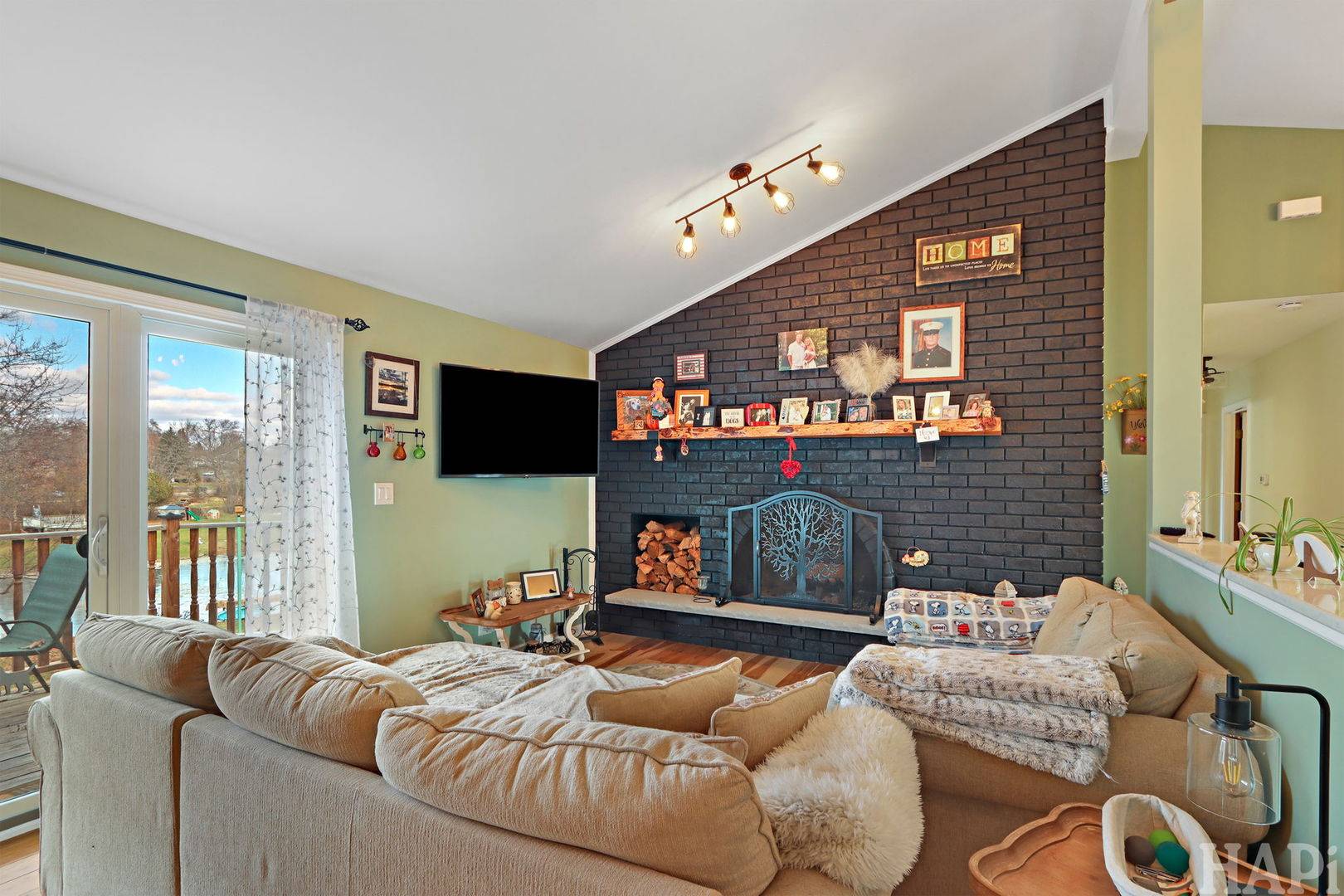 Johnsburg, IL 60051,1512 W Oakleaf DR