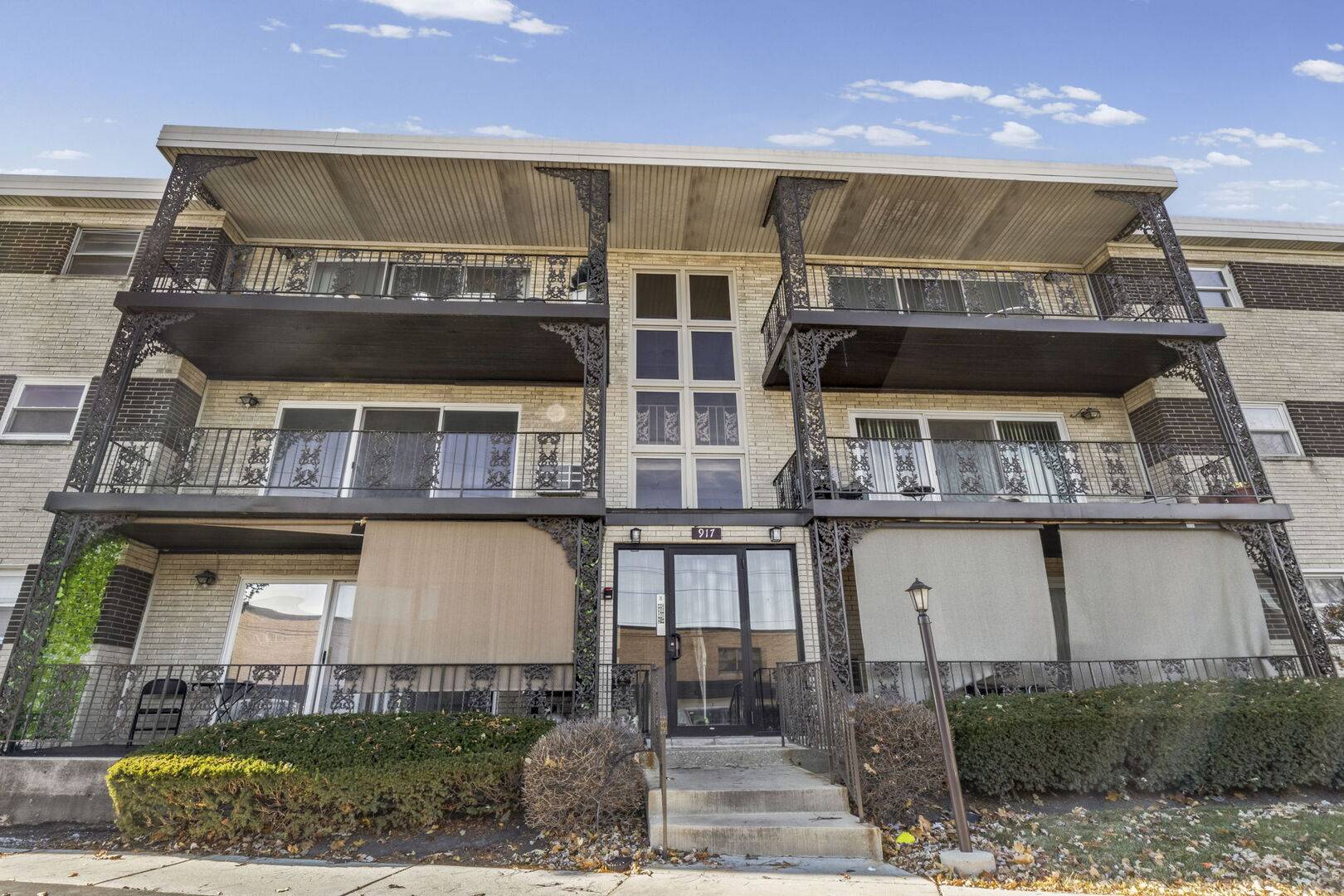 La Grange, IL 60525,917 8th AVE #9