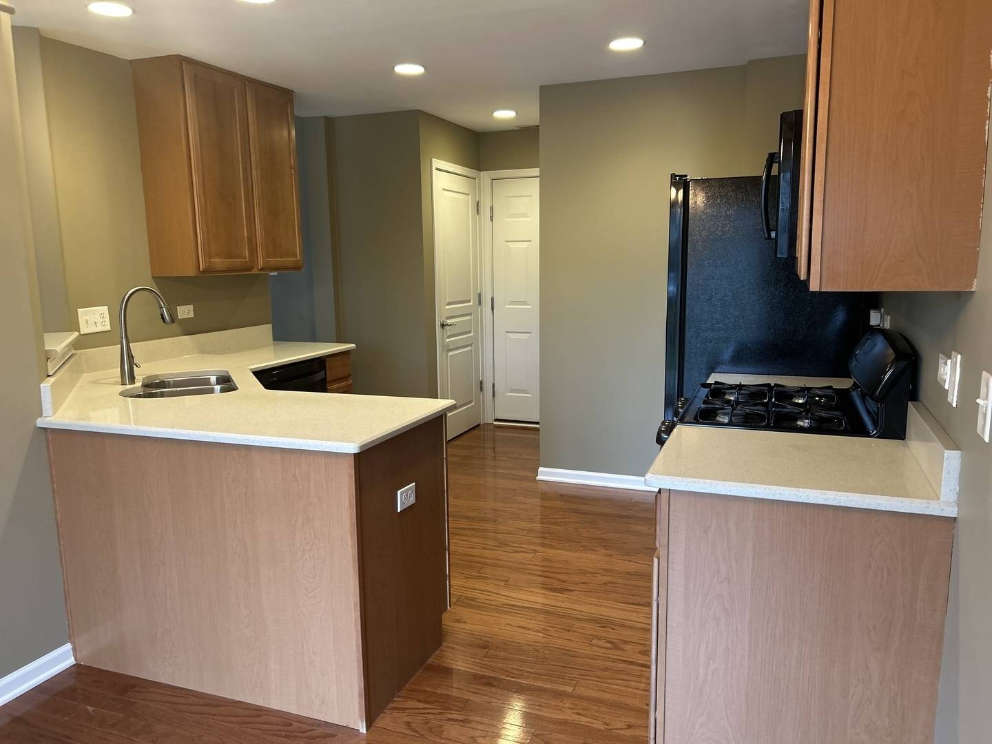 Oswego, IL 60543,600 HAWLEY DR