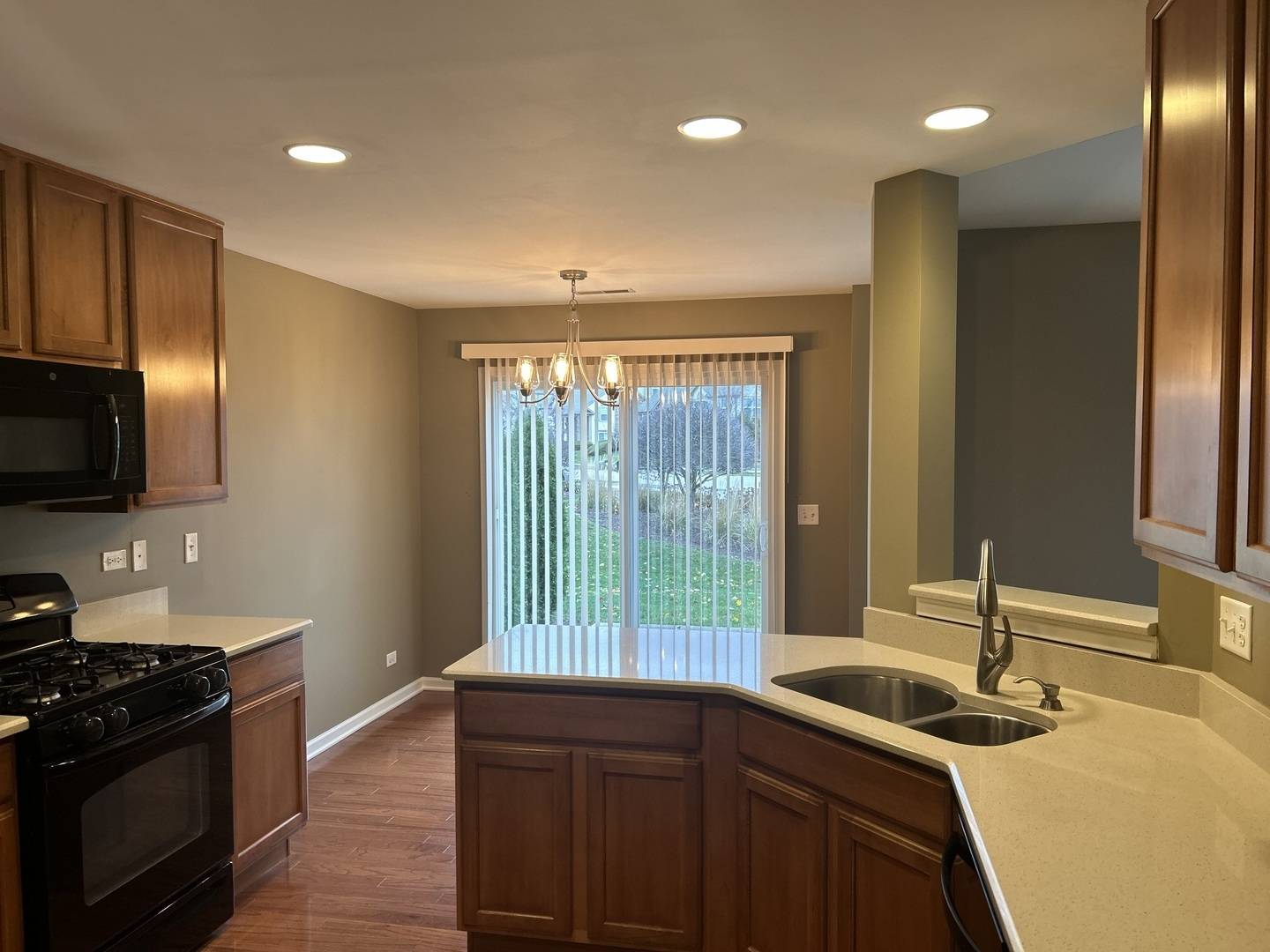 Oswego, IL 60543,600 HAWLEY DR