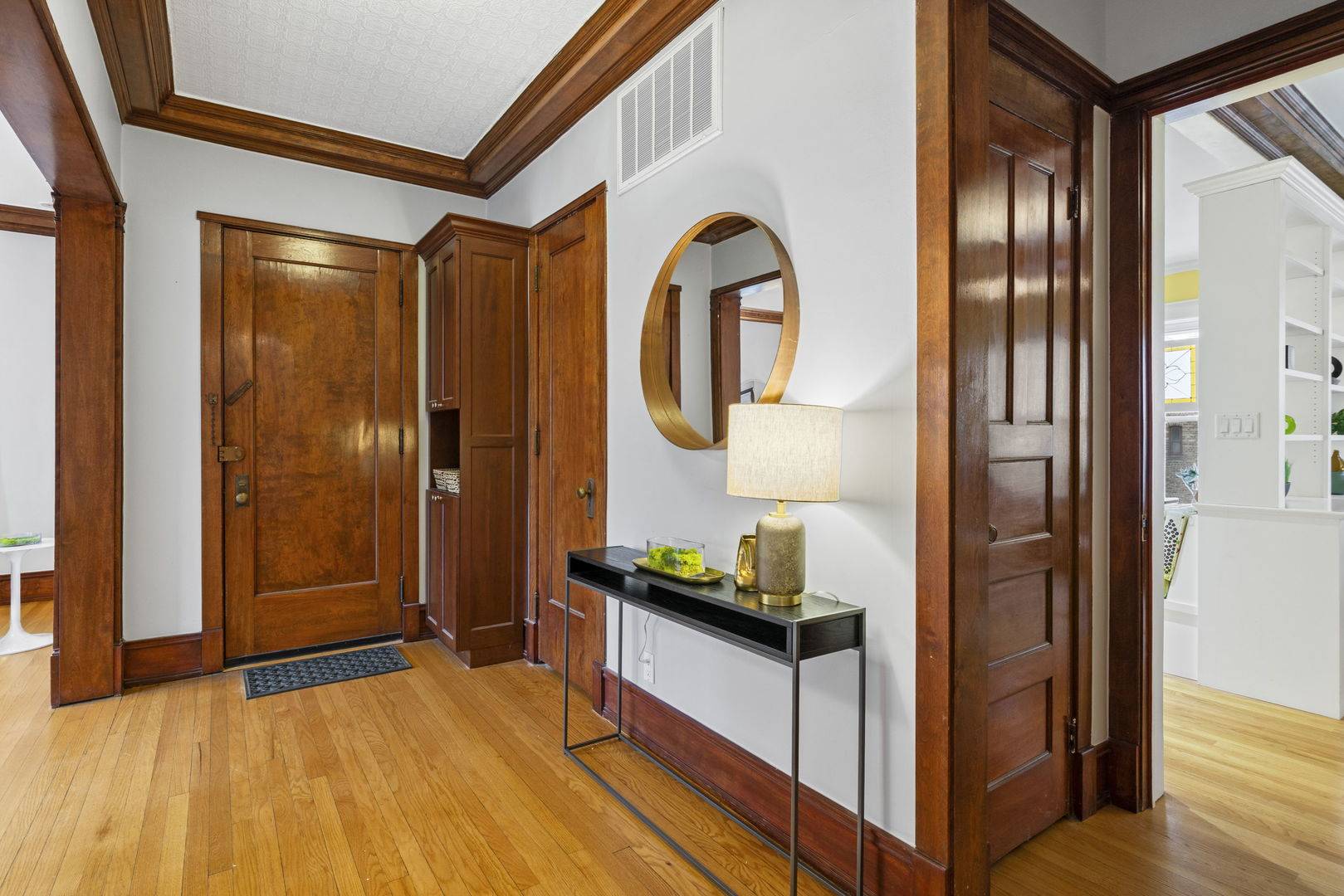 Chicago, IL 60613,719 W Bittersweet PL #L6