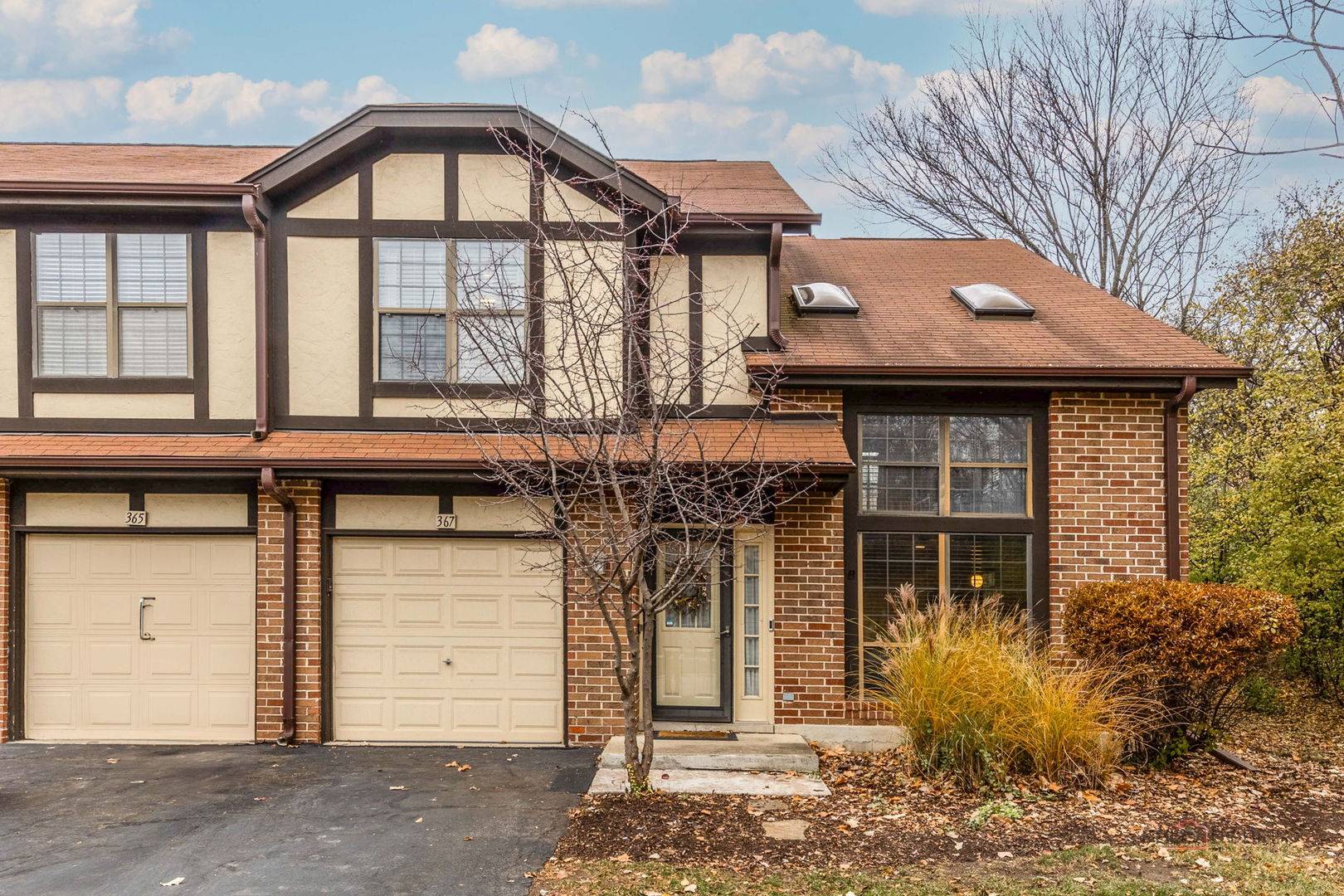 Bloomingdale, IL 60108,367 Golfview CT