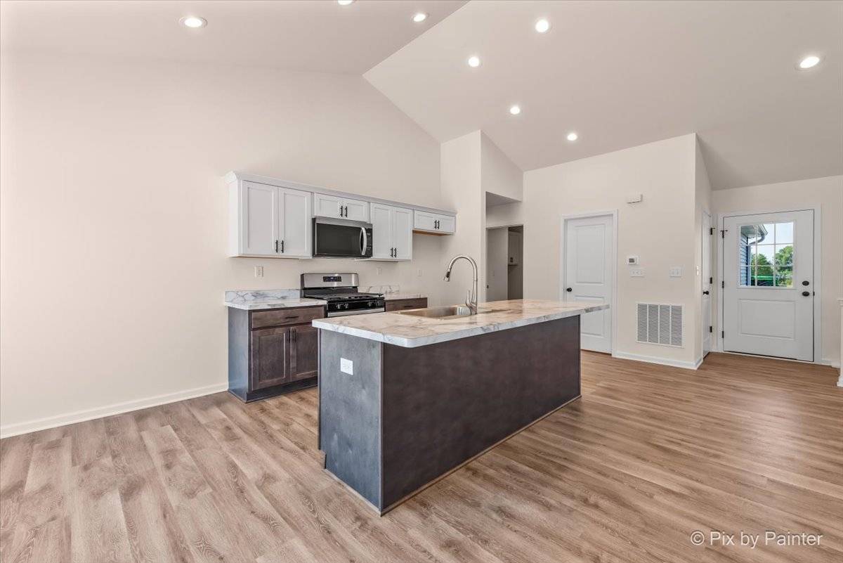 Harvard, IL 60033,715 Apple Valley RD