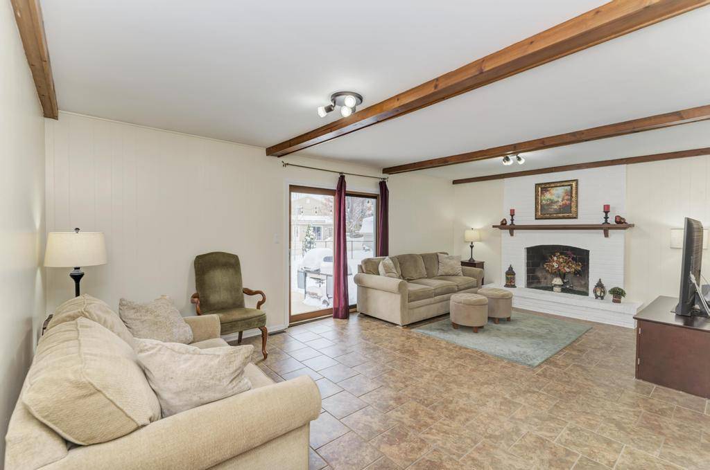 Arlington Heights, IL 60005,1010 W Haven DR