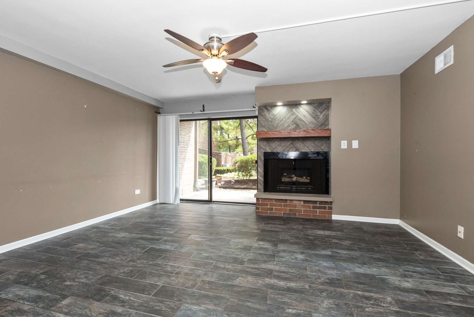 Oak Forest, IL 60452,14515 Central CT #G3