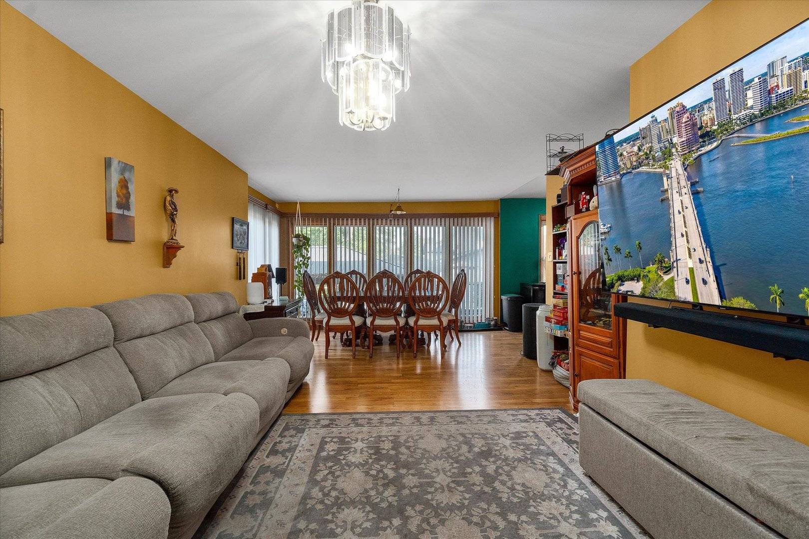 Wheaton, IL 60187,719 N President ST