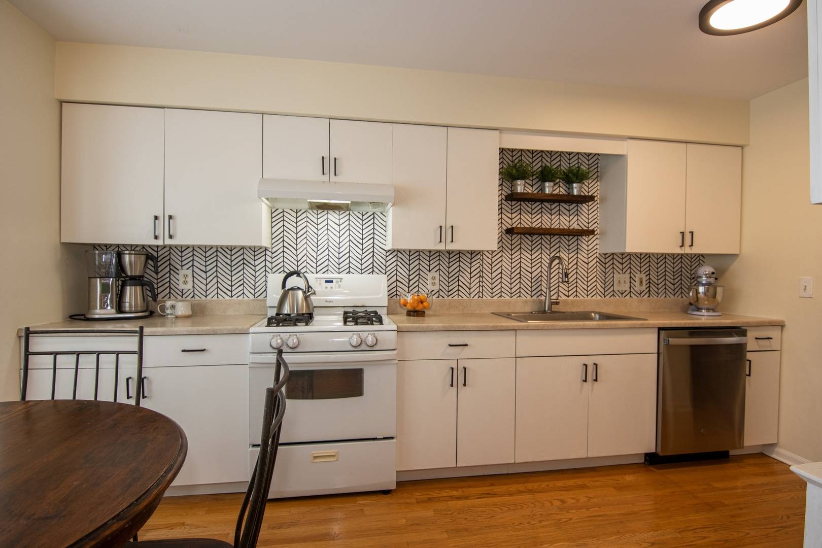 Geneva, IL 60134,1213 Koster CT