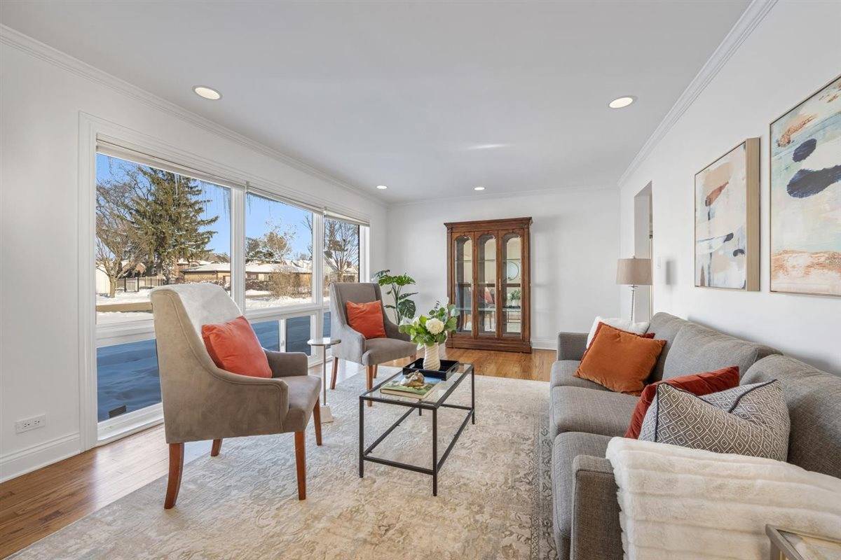 Glenview, IL 60025,1821 George CT