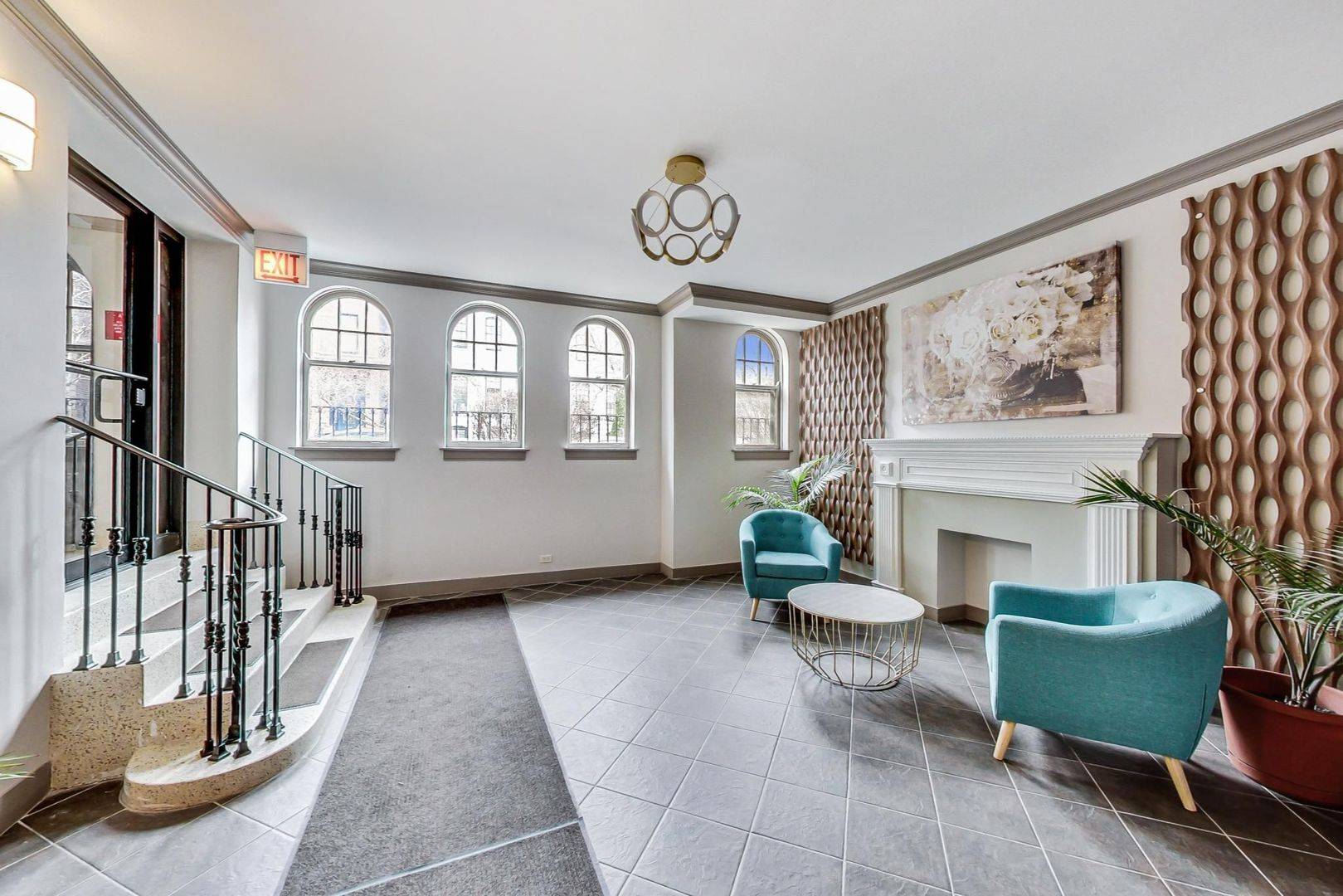 Chicago, IL 60614,1824 N Lincoln Park West #201