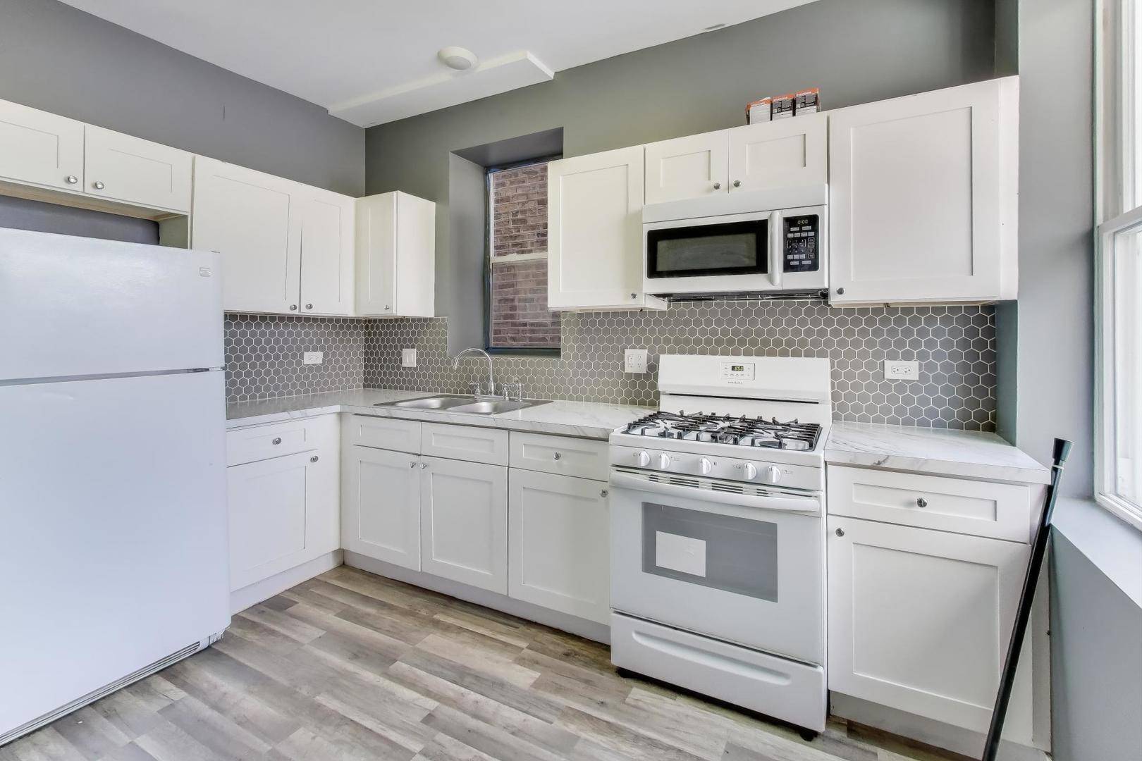 Chicago, IL 60637,6624 S Rhodes AVE