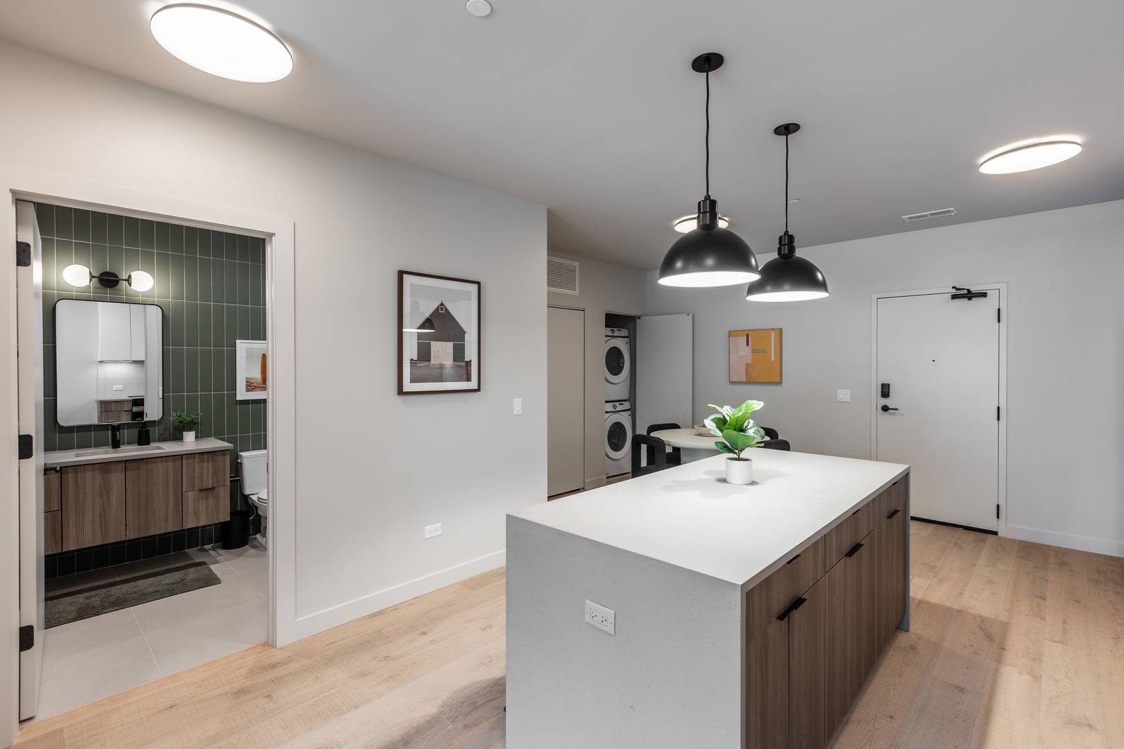 Evanston, IL 60201,1706 Sherman AVE #203