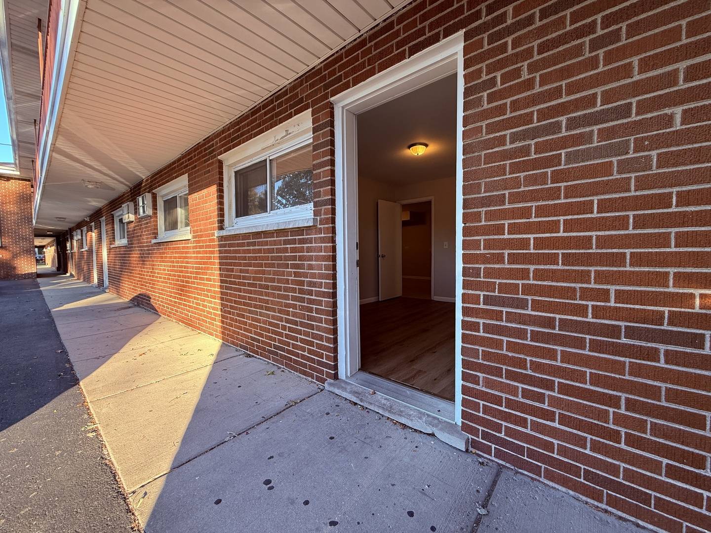 Arlington Heights, IL 60005,1119 E ALGONQUIN RD #2