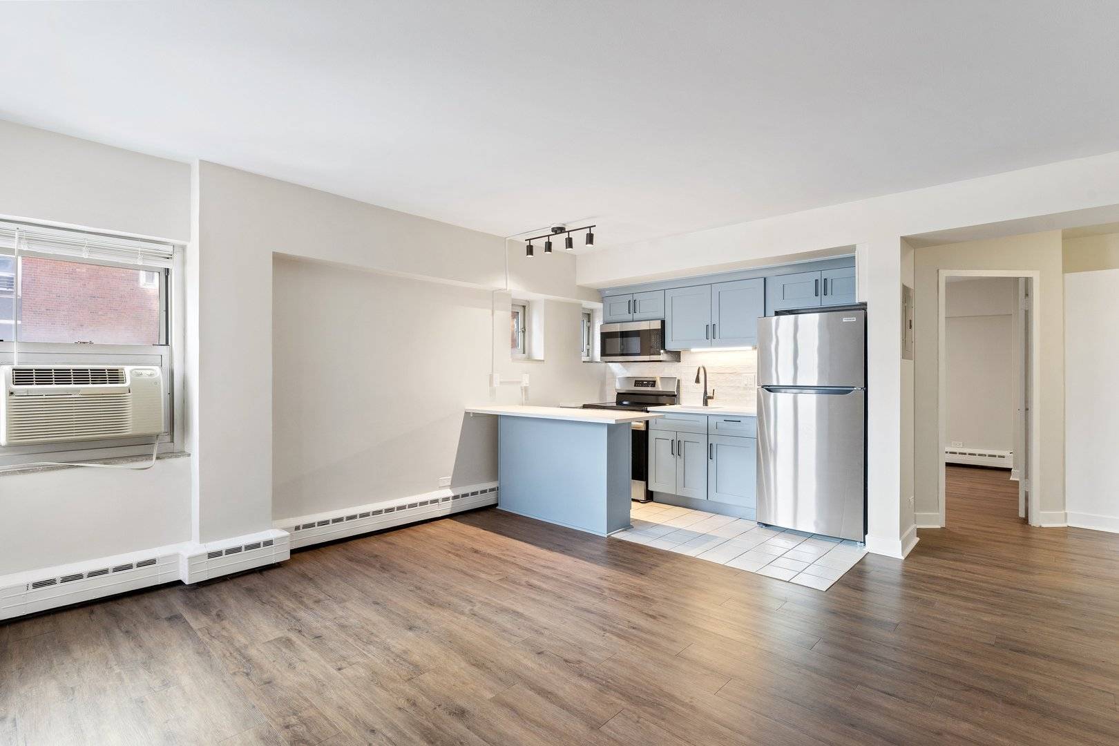 Chicago, IL 60640,4980 N Marine DR #938