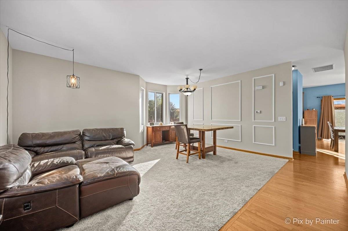 821 Glen Cove LN, Pingree Grove, IL 60140