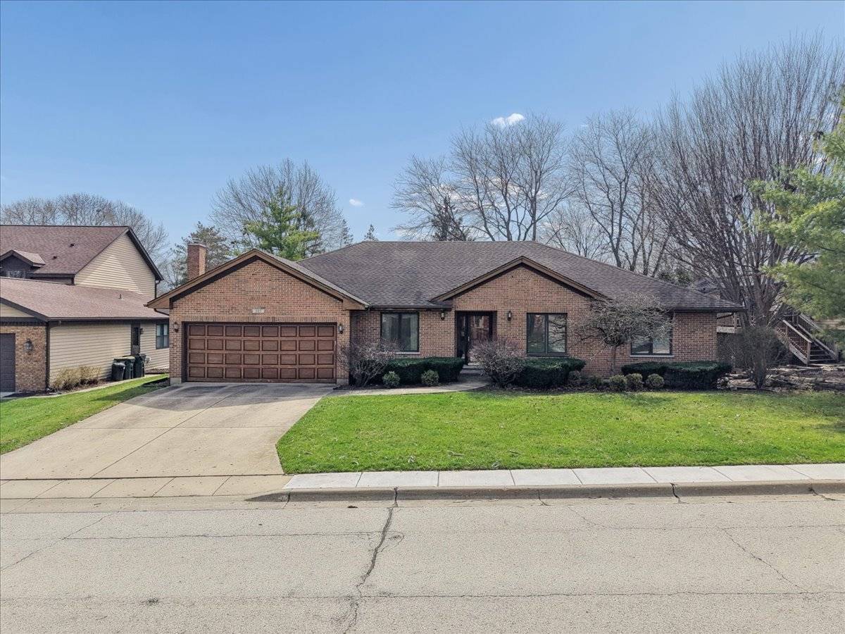 805 Furlong DR, Libertyville, IL 60048